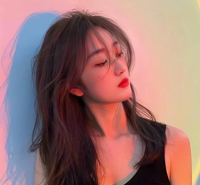 在深灰色的箱子中